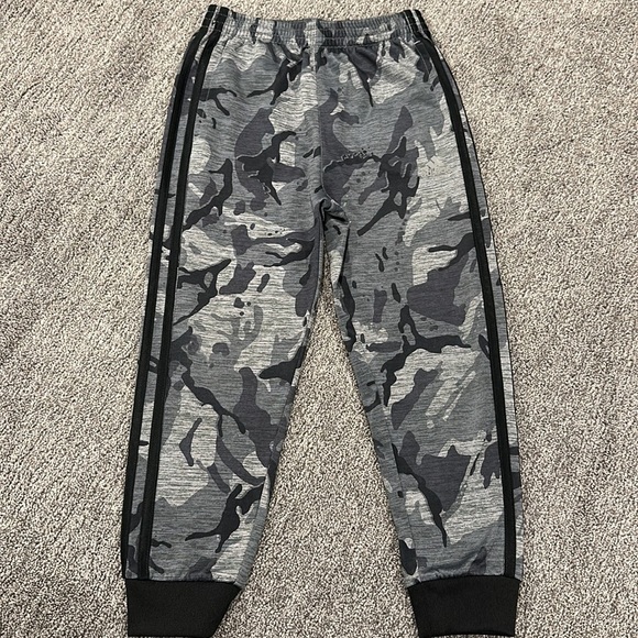 Adidas Focus Jogger Boys size 6 - Picture 2 of 6